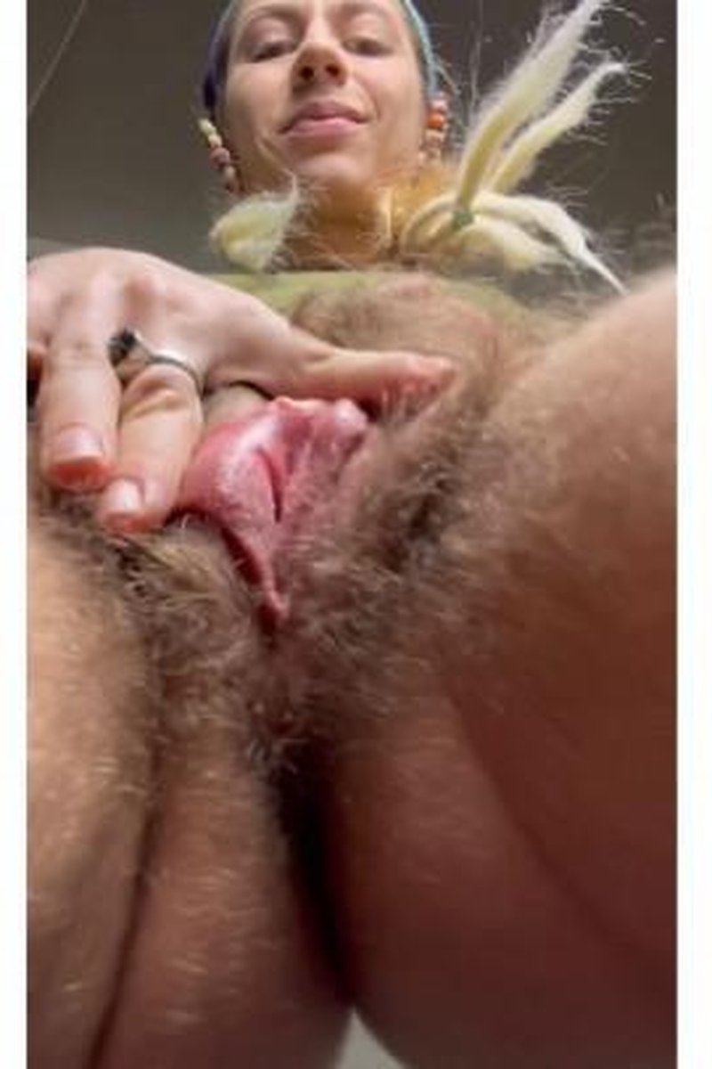 View From Below - Screenshot 1 of 4 - Hairy Pussy