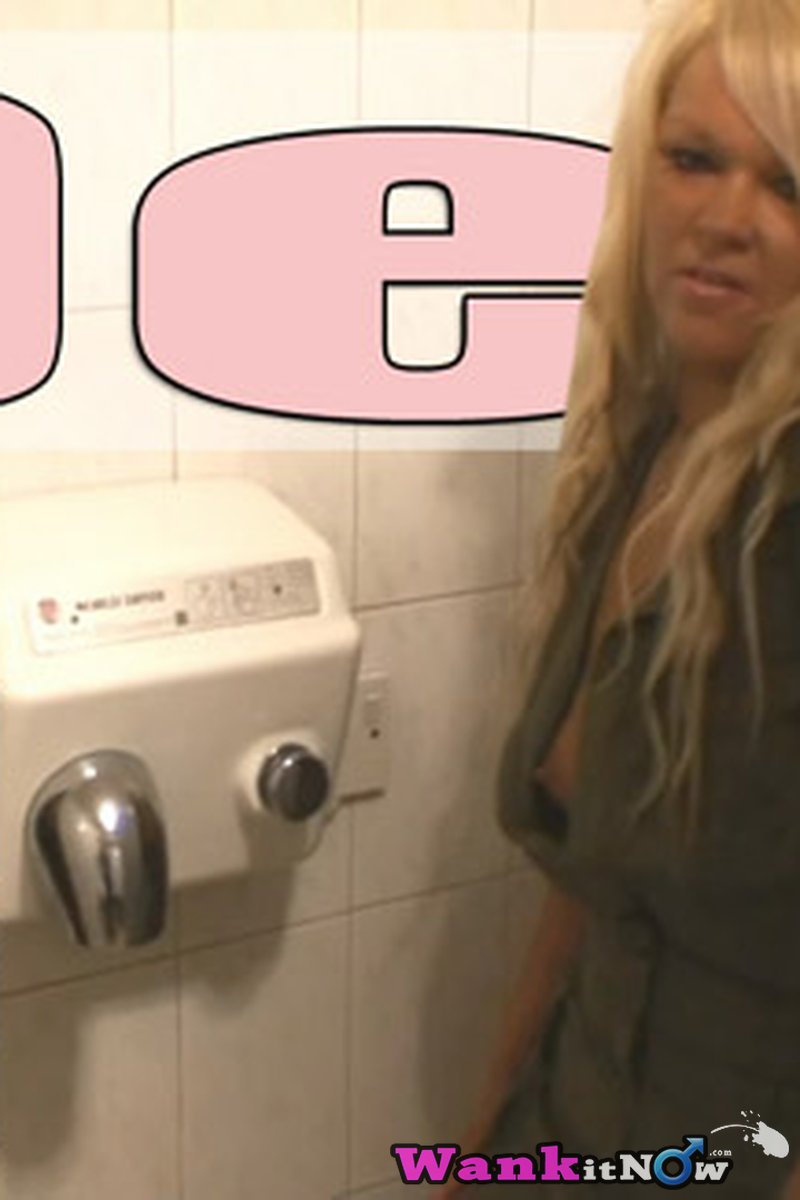 Dee Toilet Attendant - Screenshot 1 of 4 - Dee