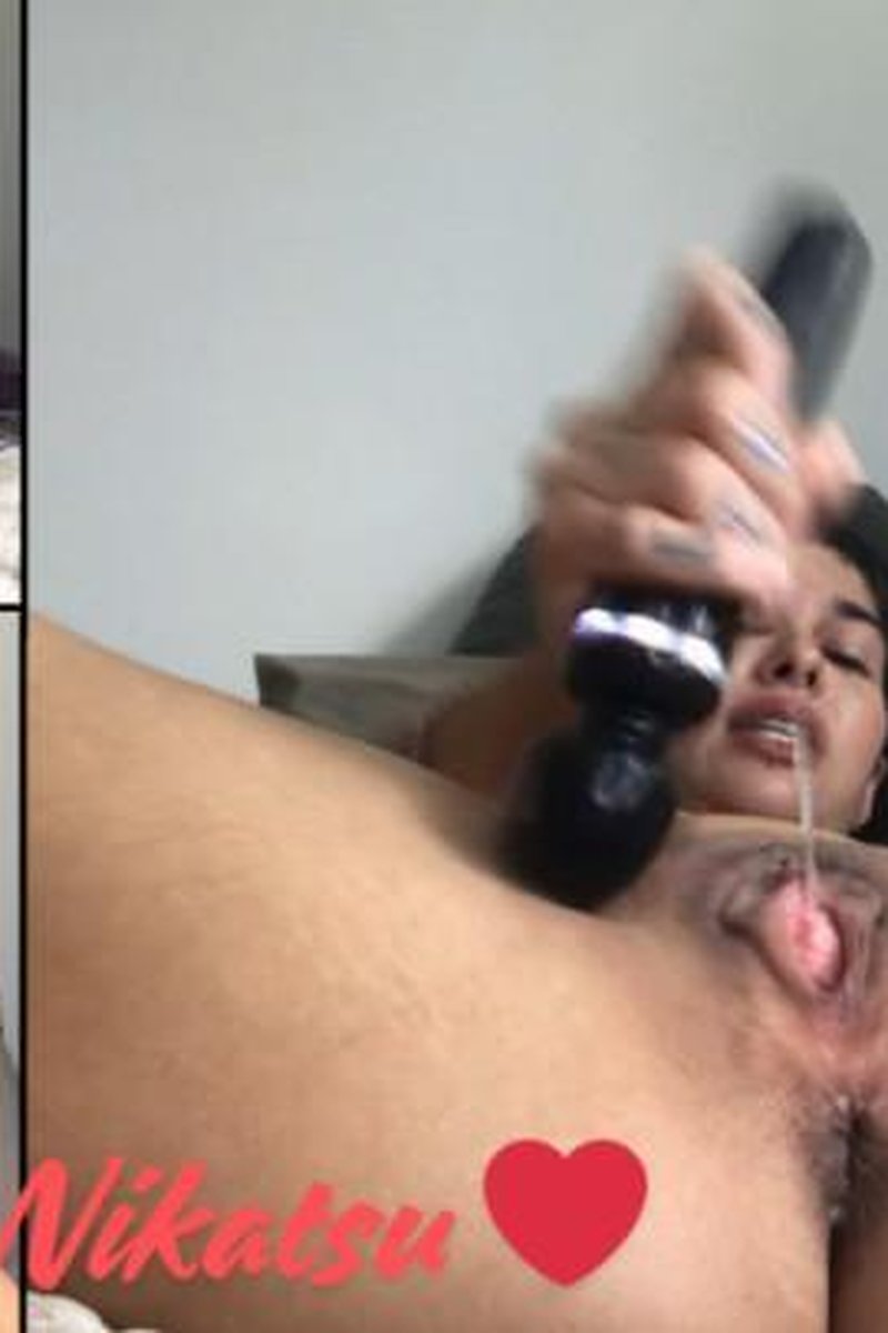 Peeing While Masturbating Watching Cocks - Screenshot 1 of 4 - Alternative Girl