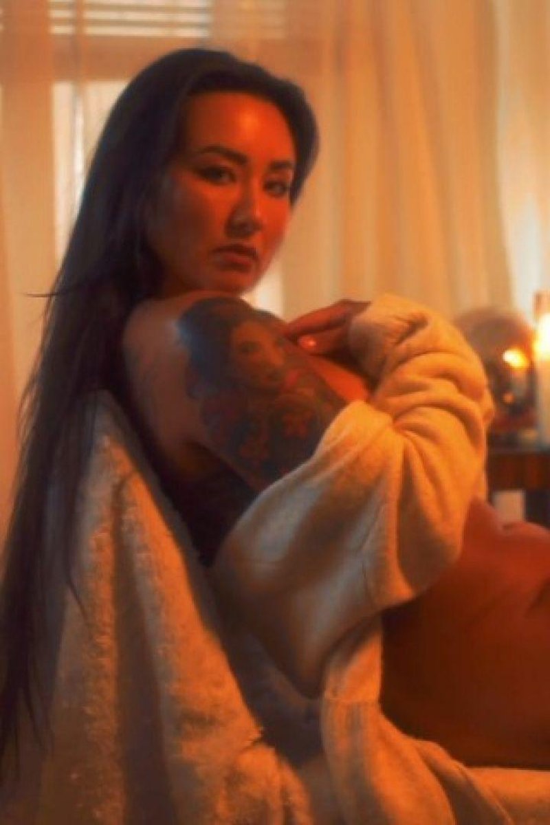Quiet Solo Rub With Ruby - Screenshot 1 of 4 - Babes