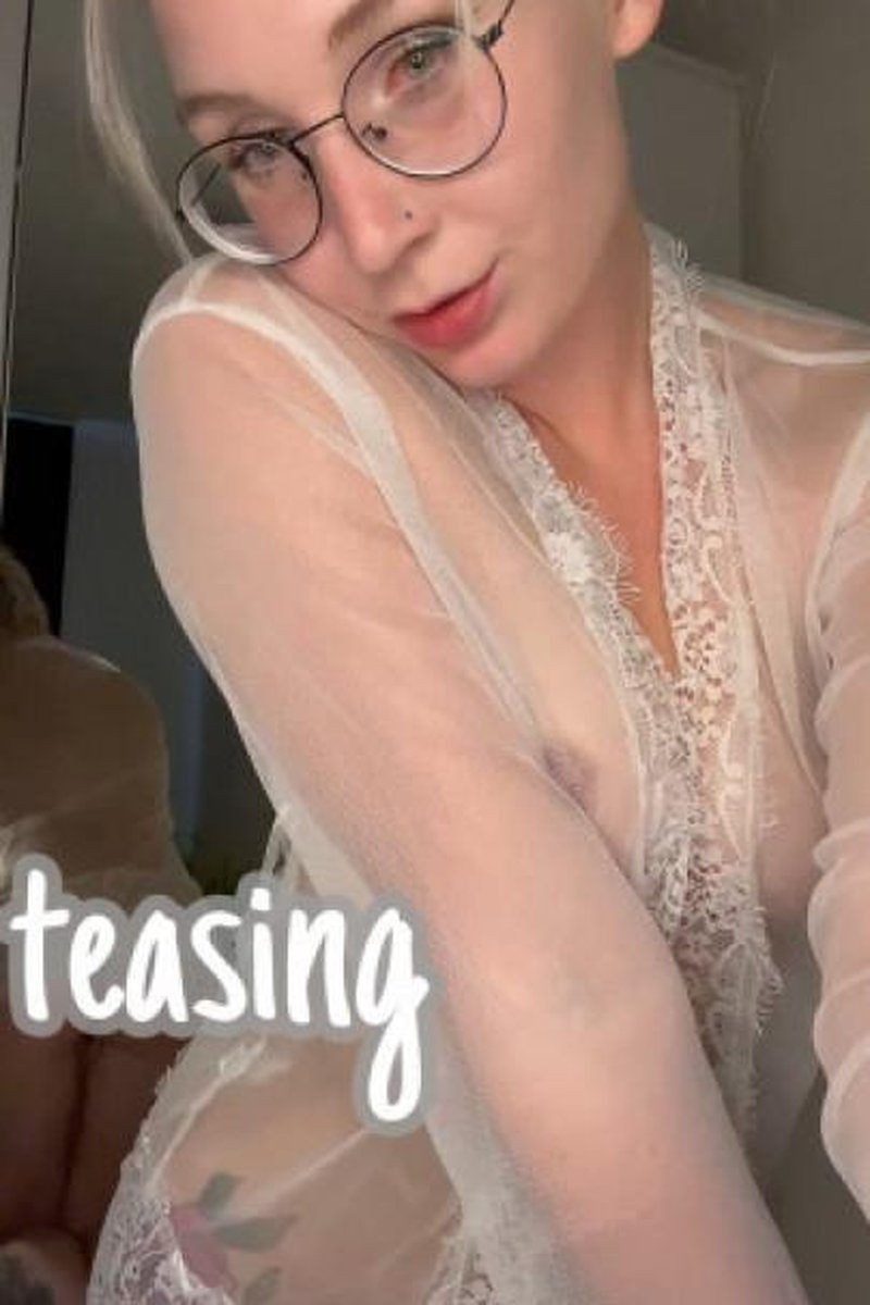 Teasing - Screenshot 1 of 4 - Blonde Hair (Female)