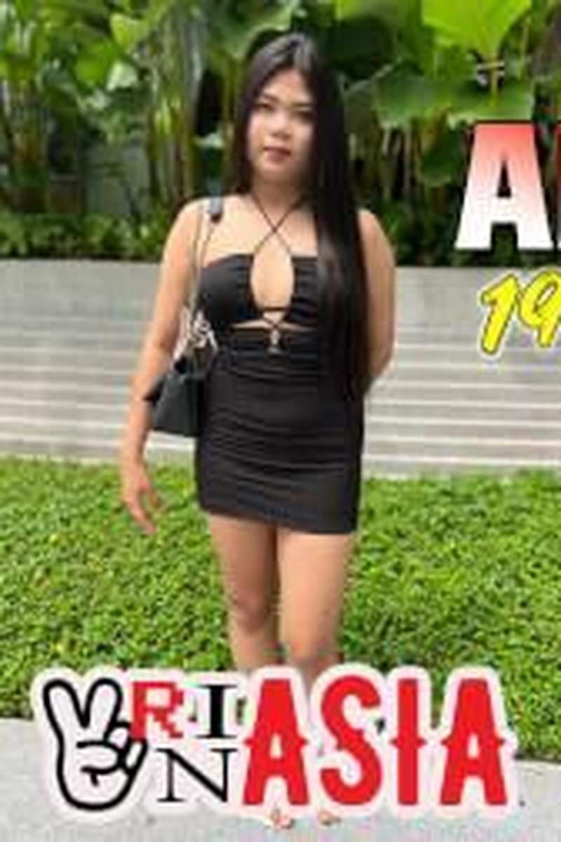 Cute 19Yo Thai Student Loves Old Tourists - Screenshot 1 of 4 - Asian