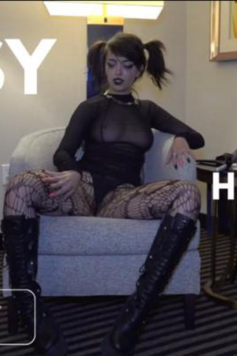 Sissy Humiliation - Screenshot 1 of 4 - Domination