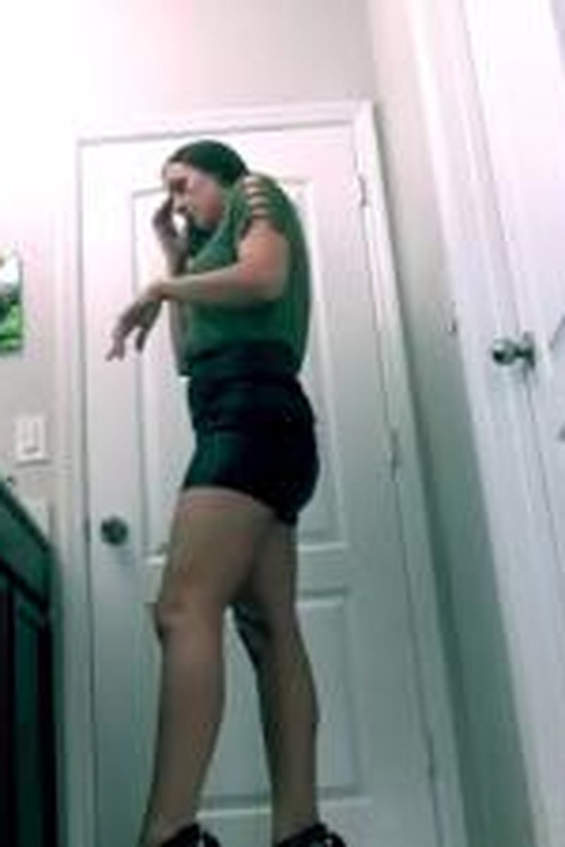 Perverted Tiny Man - Screenshot 1 of 4 - Ass Smothering