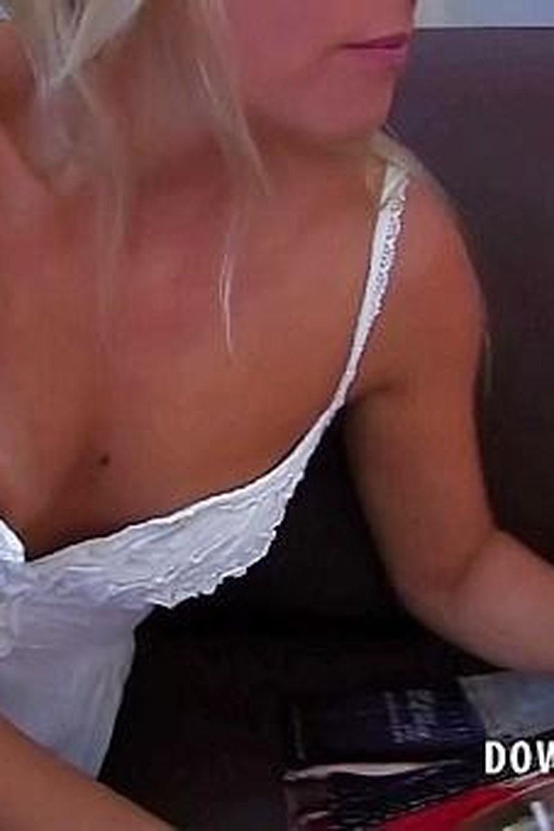 Toni - Screenshot 1 of 4 - Downblouse