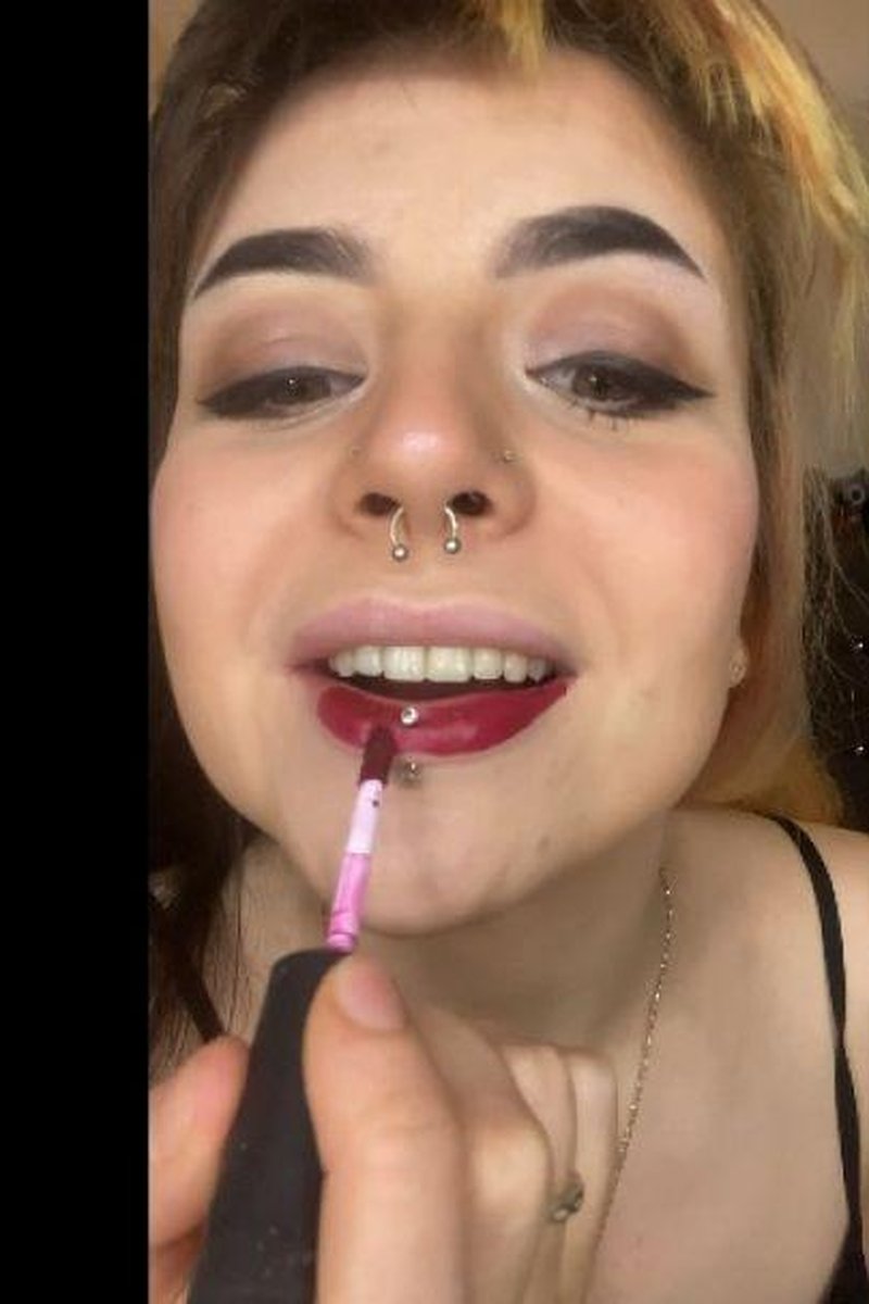Cherry Lips - Screenshot 1 of 4 - Babes