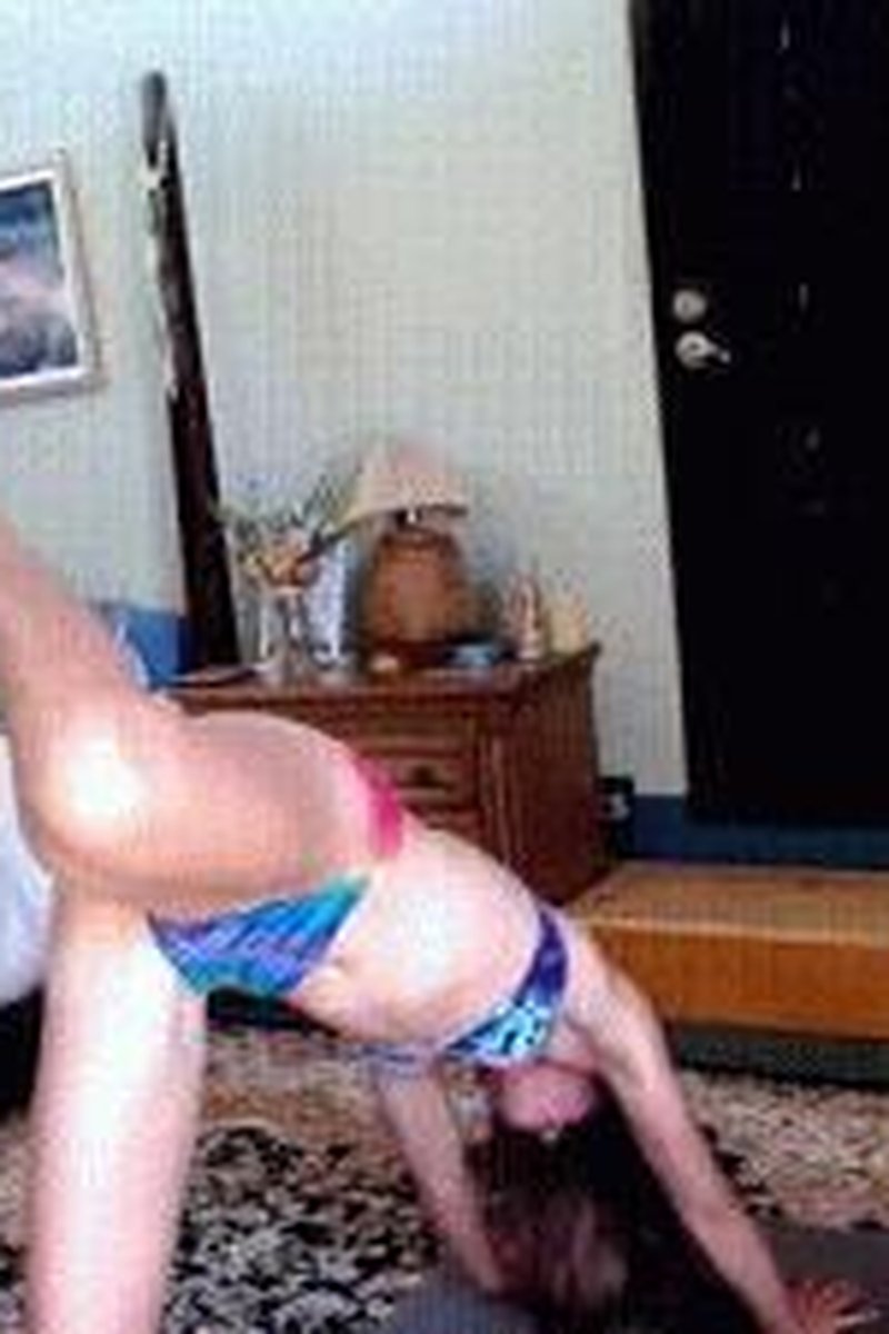 Slow Yoga - Screenshot 1 of 4 - Armpit Fetish