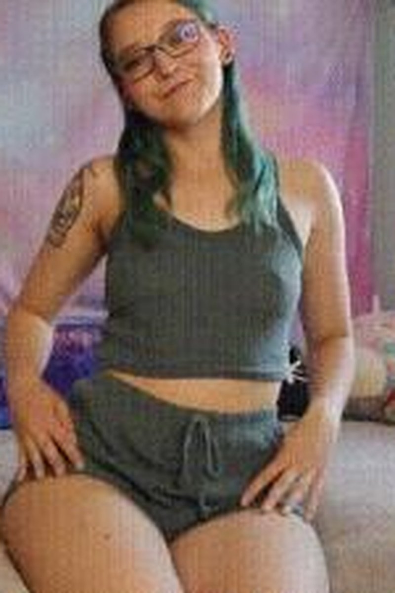 Loungewear Striptease - Screenshot 1 of 4 - Glasses
