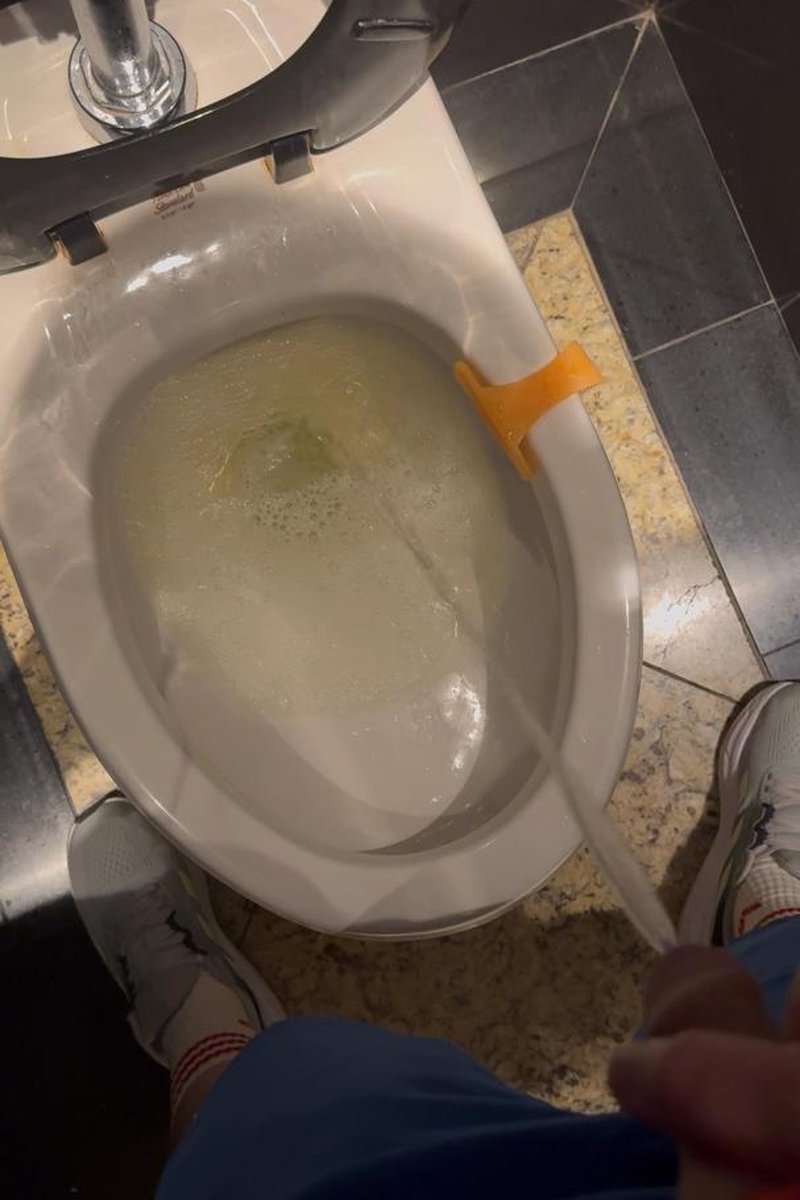 Half Time Piss - Screenshot 1 of 4 - Golden Shower