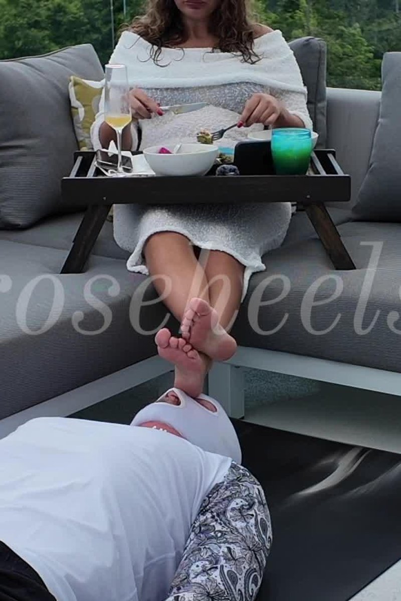 Breakfast Footstool - Screenshot 1 of 4 - Foot Fetish