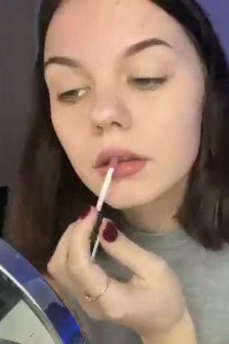 Makeup Time - Screenshot 1 of 4 - Clothed Sex