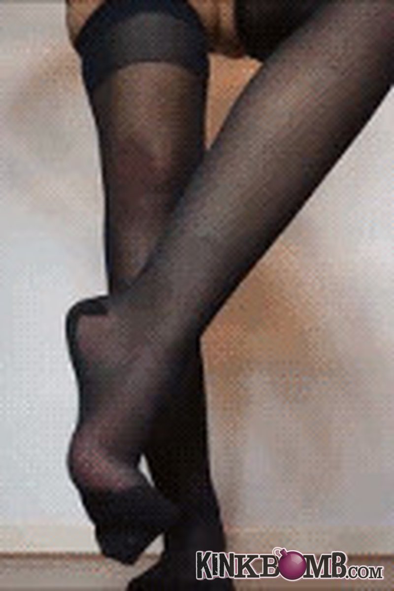 Bratty Miss Kane: Sniff for Officer - Screenshot 1 of 4 - Boots