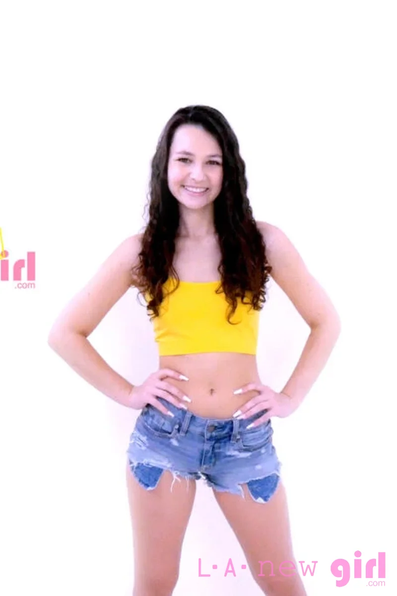 Liz Jordan Shoot - Screenshot 1 of 4 - Blowjob