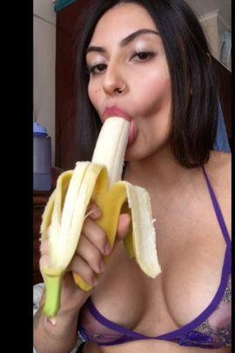 TP-manyvidssailorvinass-eating-this-giant-banana-for-the-first-time