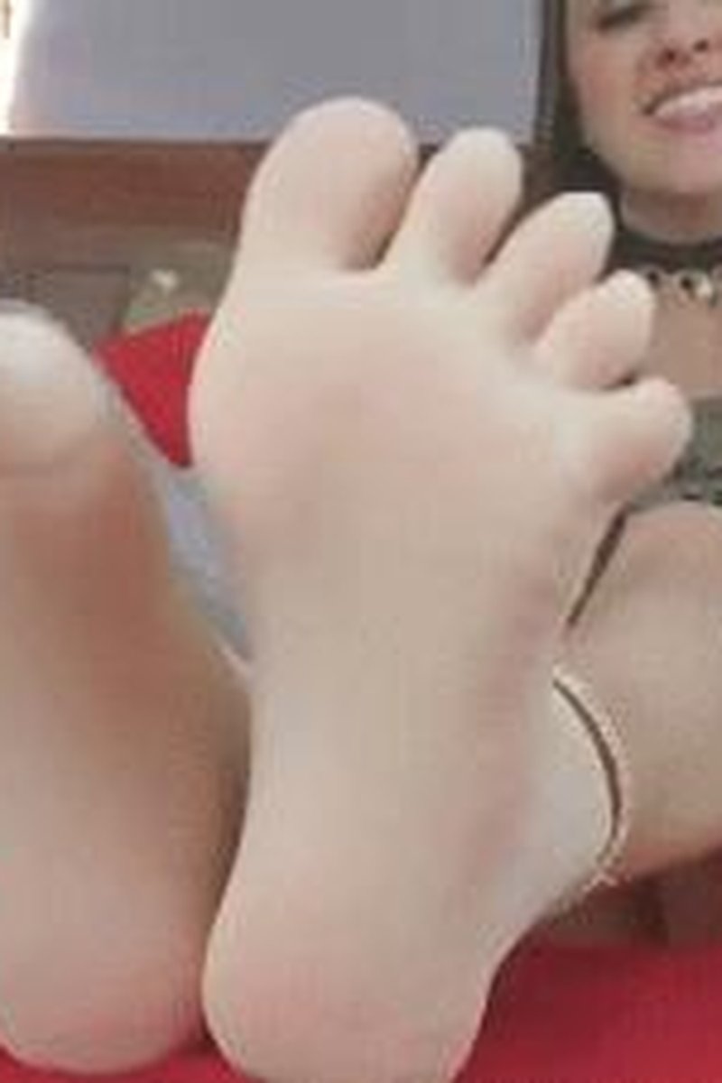 Toe Socks Edging JOI - Screenshot 1 of 4 - Brown Hair