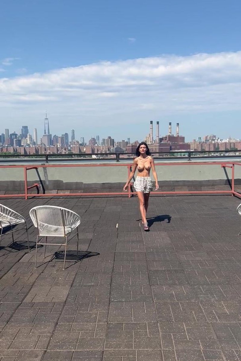 Topless Outside Stroll - Screenshot 1 of 4 - Missing Date