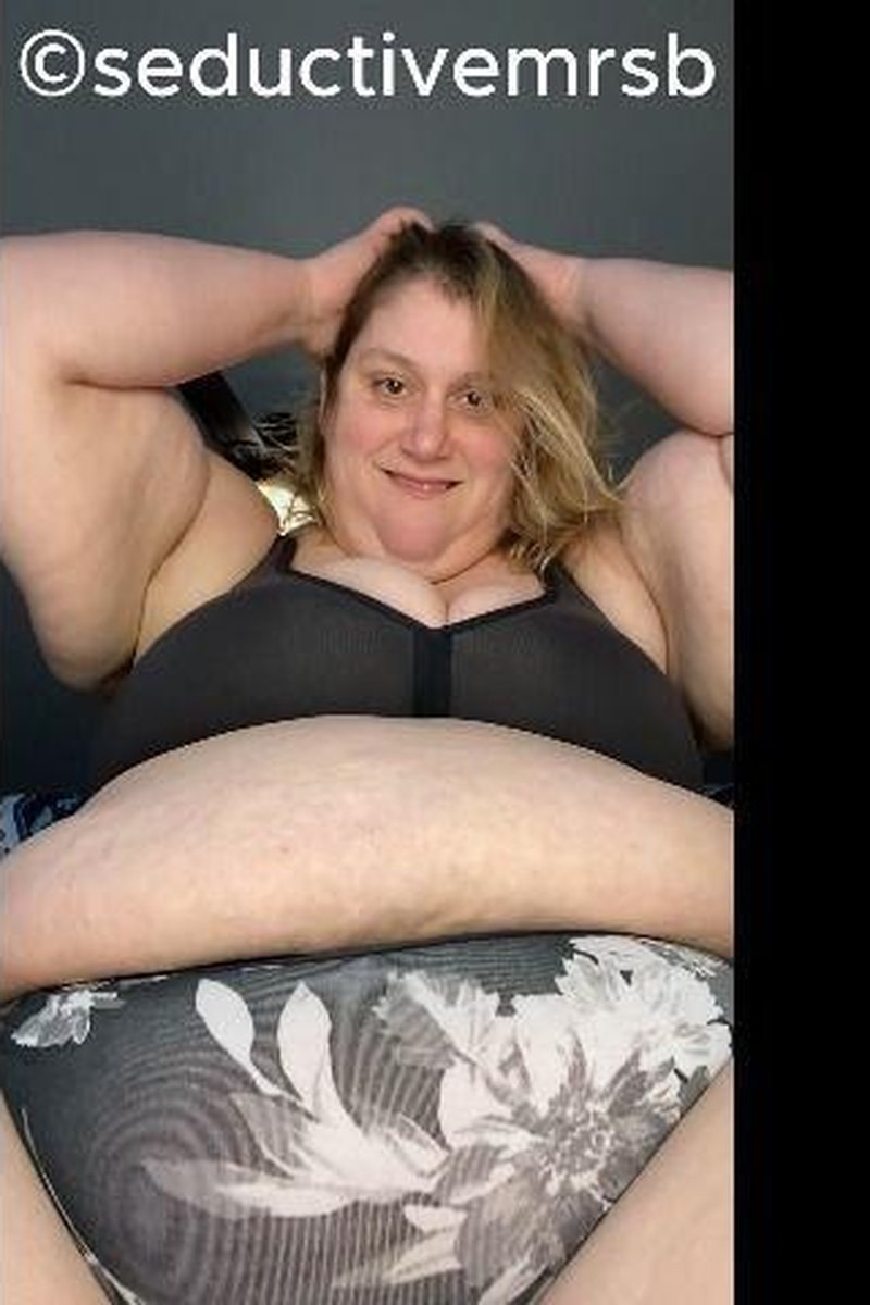 Cumming Hard - Screenshot 1 of 4 - BBW