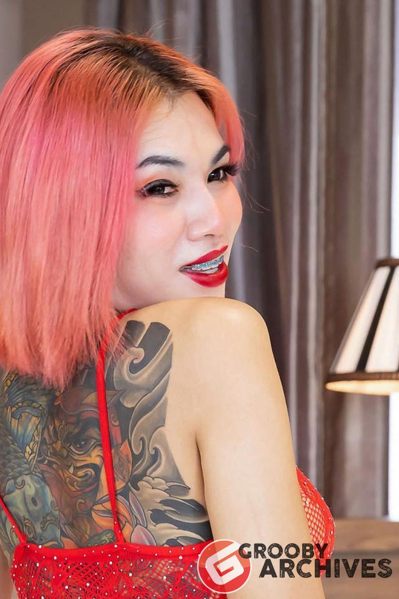 Stroking In Red! - Screenshot 1 of 4 - Asian