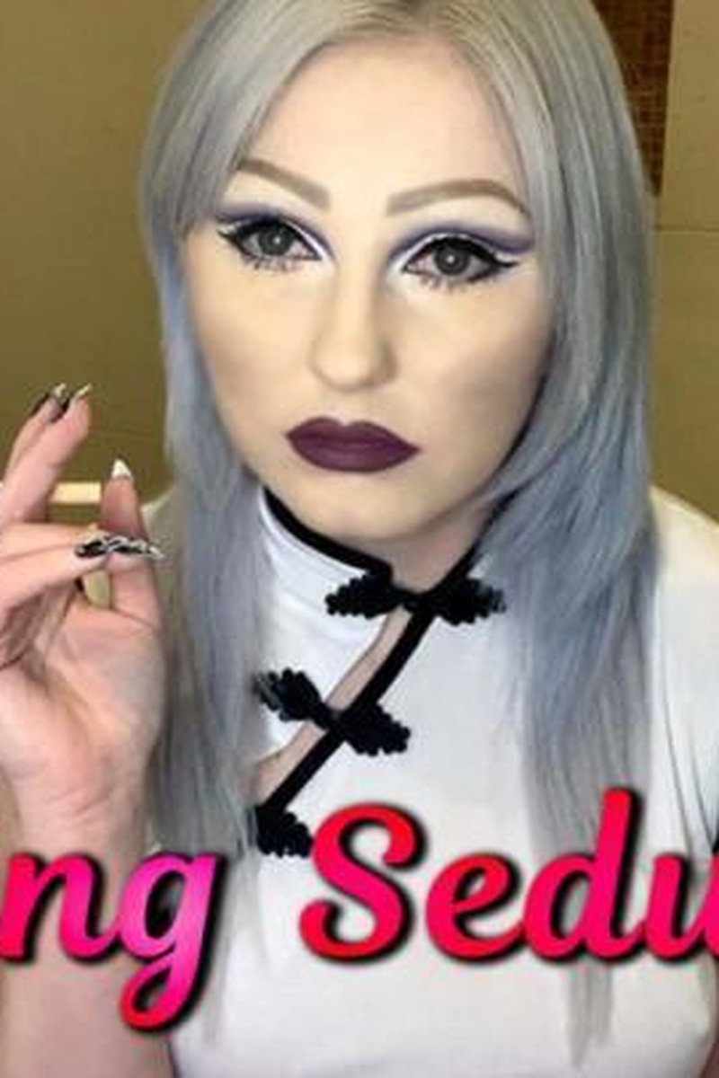 Smoking Seduction - Screenshot 1 of 4 - Bitch
