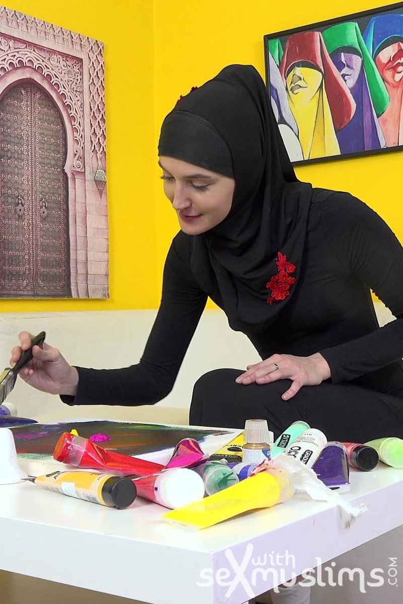 SexWithMuslims – Sexy Babe In Hijab Swapped A Brush For A Dick