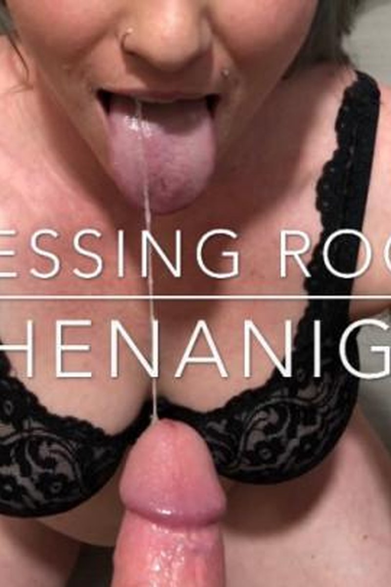 Public Dressing Room Blowjob Shenanigans - Screenshot 1 of 4 - Amateur