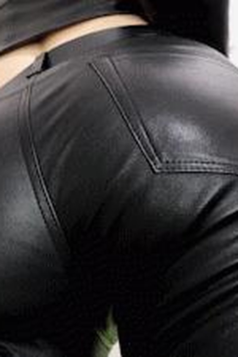 Leather Booty Bounce - Screenshot 1 of 4 - Ass Fetish