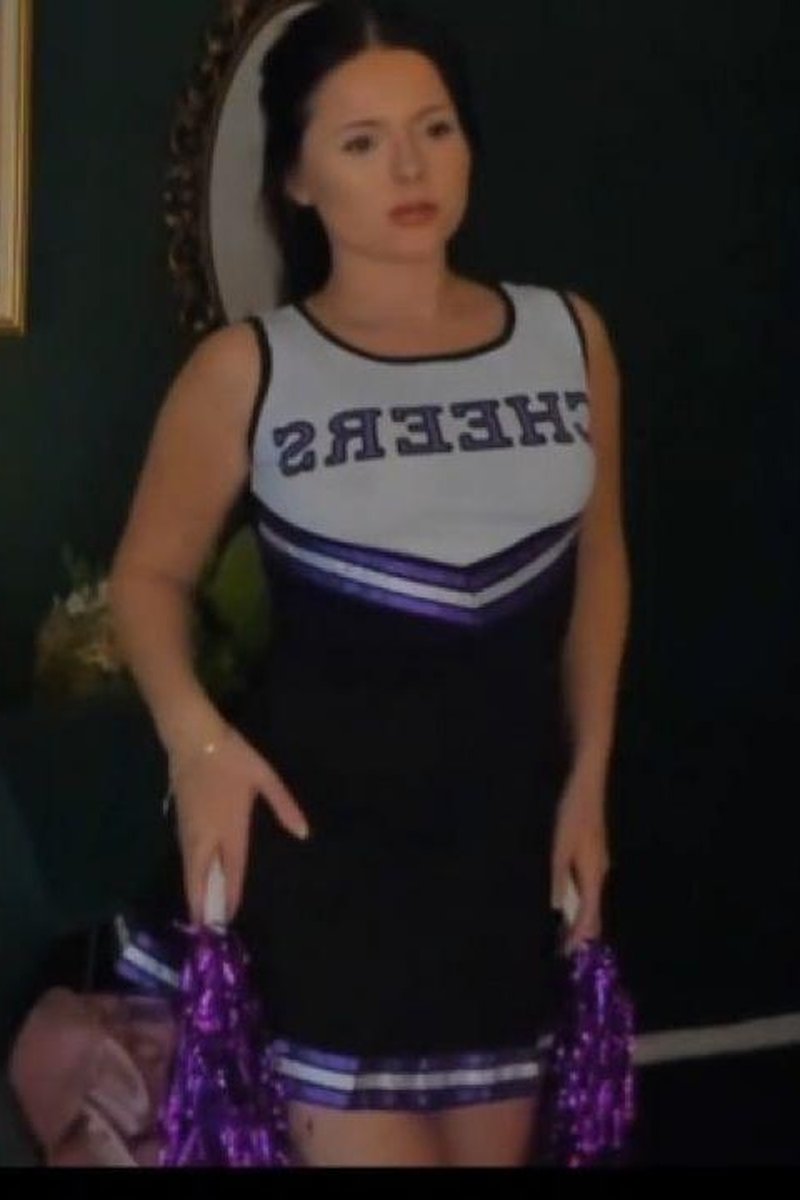 Cheerleader Striptease - Screenshot 1 of 4 - British