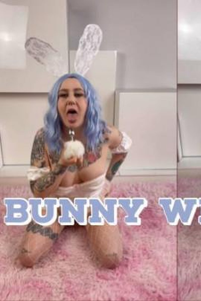 Bunny Butt Plug Play - Screenshot 1 of 4 - Ass To Mouth