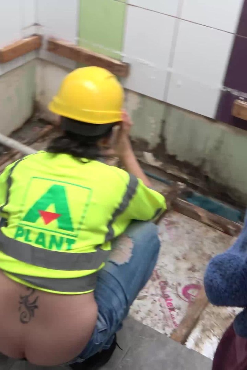 The Builders Buttcrack - Screenshot 1 of 4 - Asian