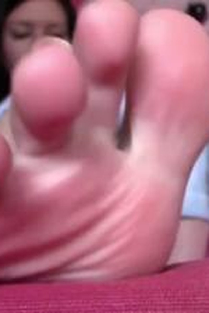 Close Toes - Screenshot 1 of 4 - Foot Fetish