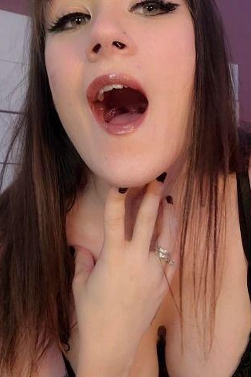Vore Dessert - Screenshot 1 of 4 - Belly Fetish