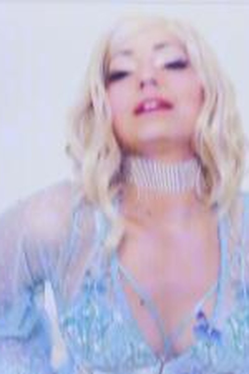 Peek Into Femdom Heaven - Screenshot 1 of 4 - Body Worship