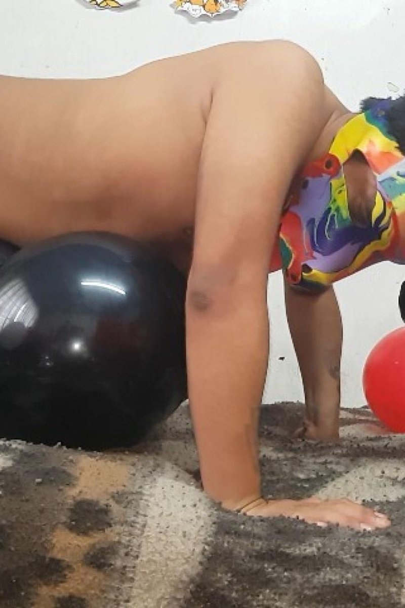 Ride And Cum My Cluster Balloons - Screenshot 1 of 4 - Balloon Fetish