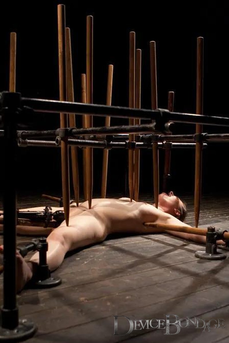 Into the Darkness - Screenshot 1 of 4 - BDSM