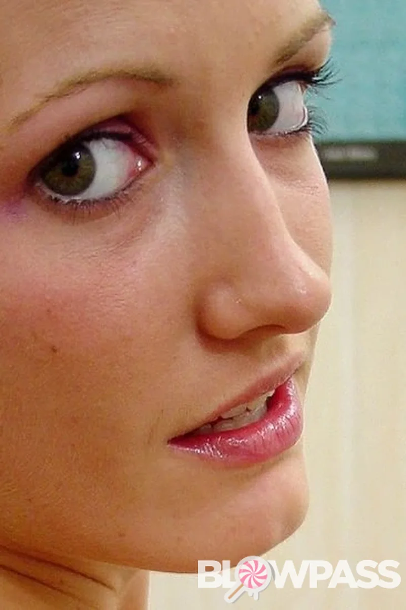 Hailey Young - Screenshot 1 of 4 - Brown Hair