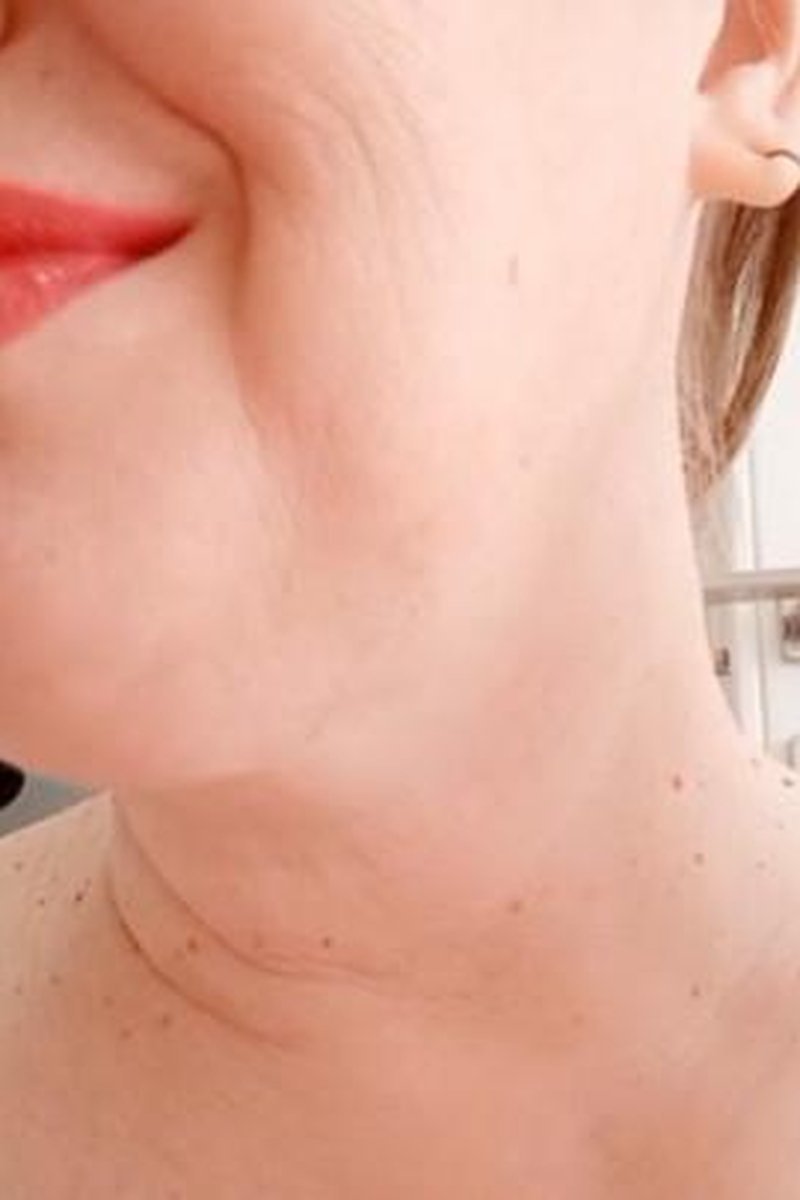 Earrings - Screenshot 1 of 4 - Close Up