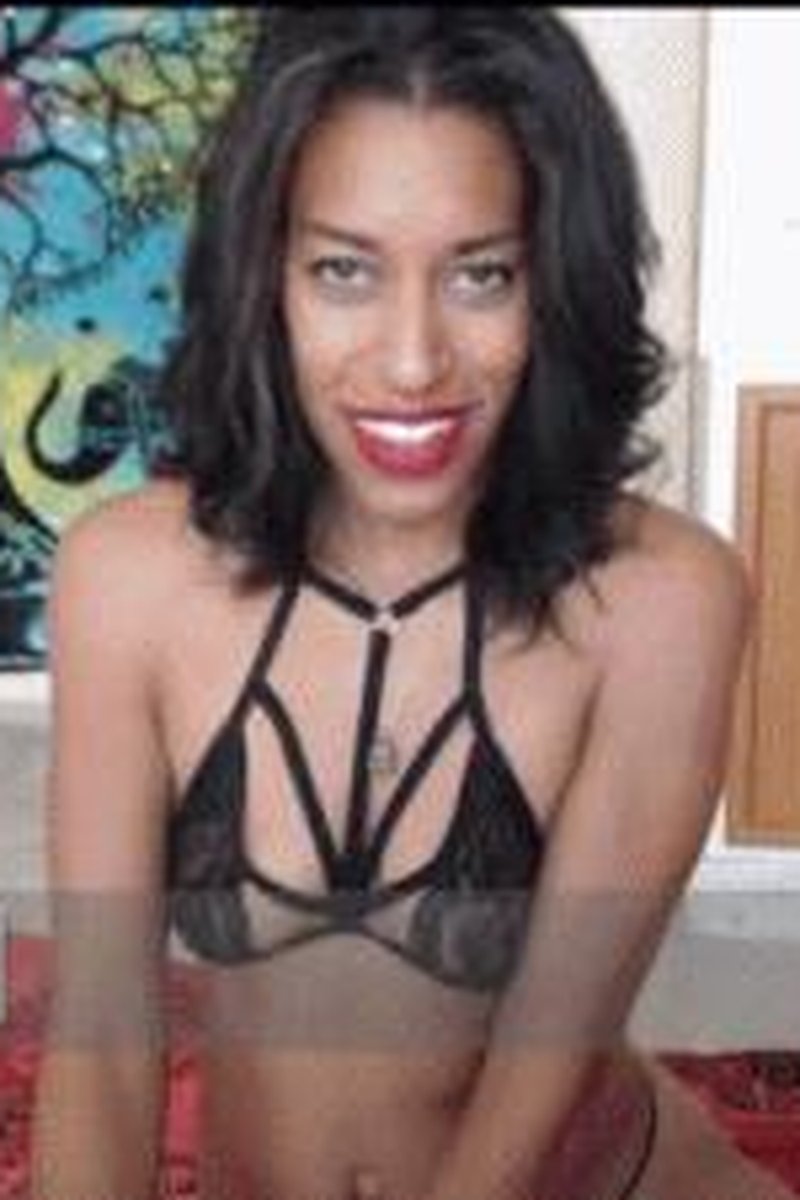 JOI - Screenshot 1 of 4 - Black