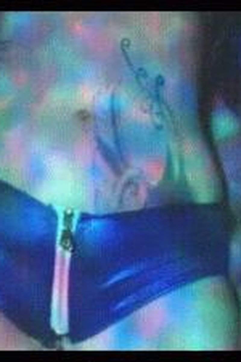 Trippy Lightshow Striptease - Screenshot 1 of 4 - Dancing