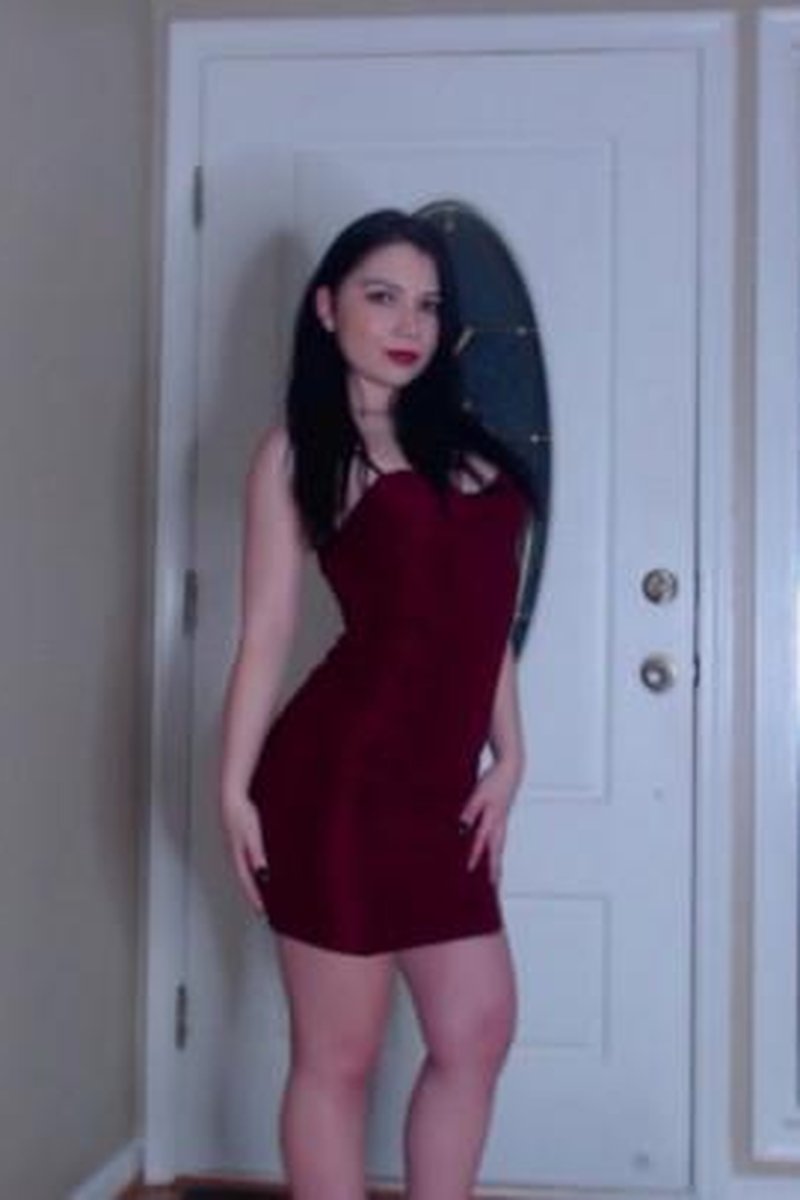 Pay For Our Date - Screenshot 1 of 4 - Cuckolding