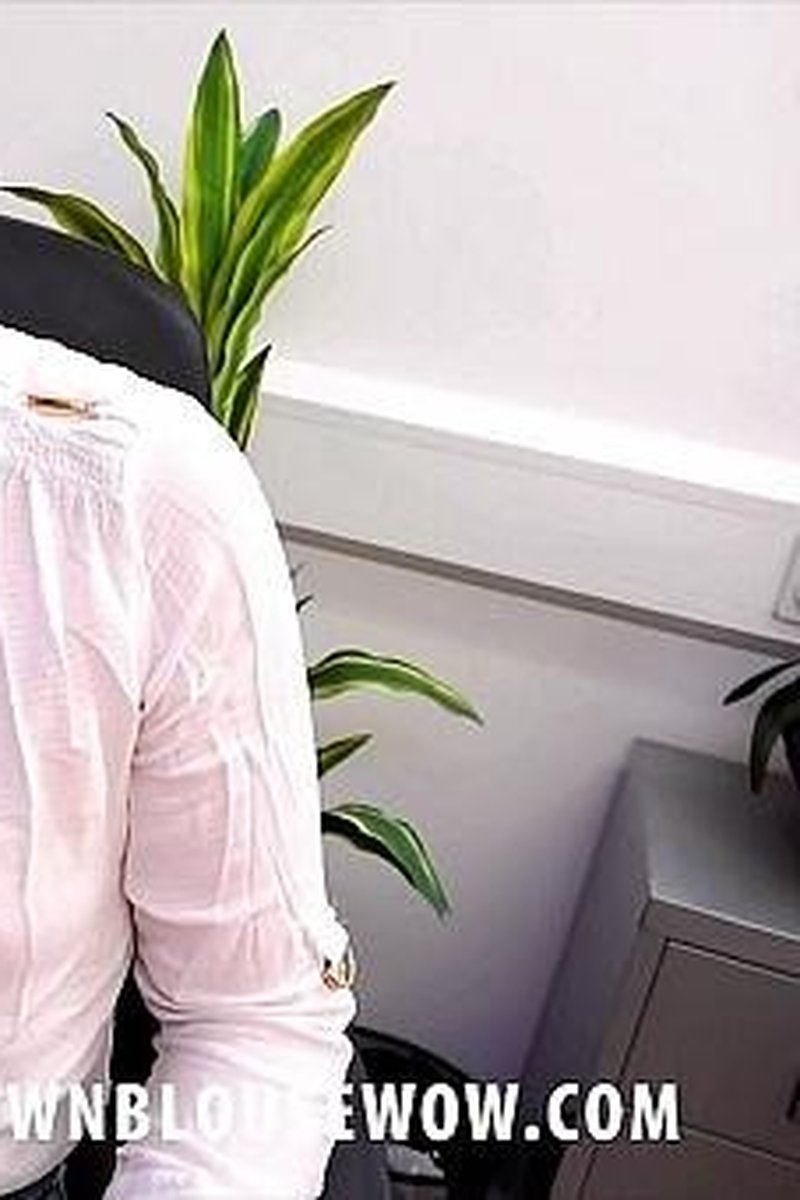Helen Stephens - Screenshot 1 of 4 - Downblouse