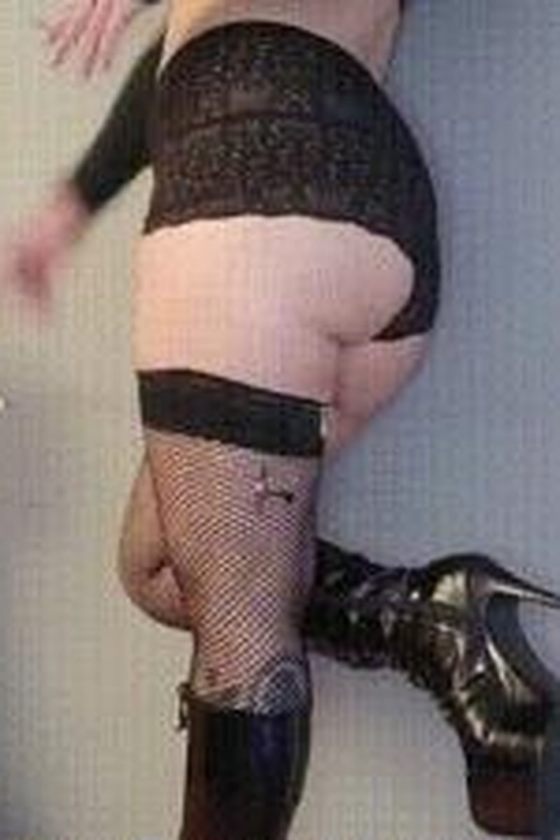 Human Ashtray - Screenshot 1 of 4 - Femdom