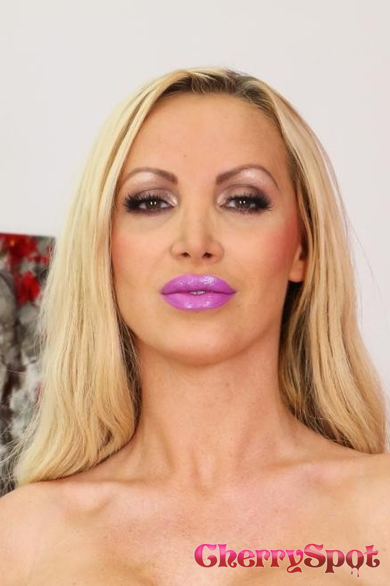 Busty Nikki Benz Masturbation - Screenshot 1 of 4 - Blond Hair