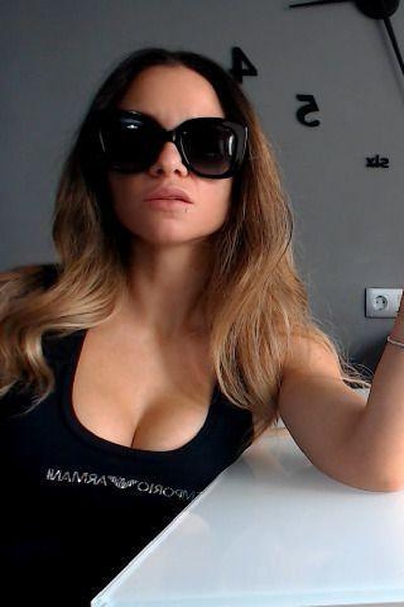TP-manyvidsspanishfindomsonia-eating-and-obey-spanish-audio-joi
