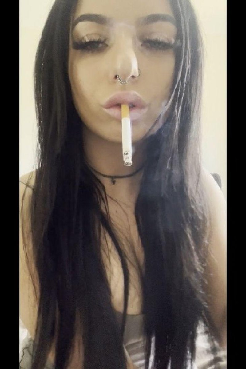 Taunting You - Screenshot 1 of 4 - Cigarette