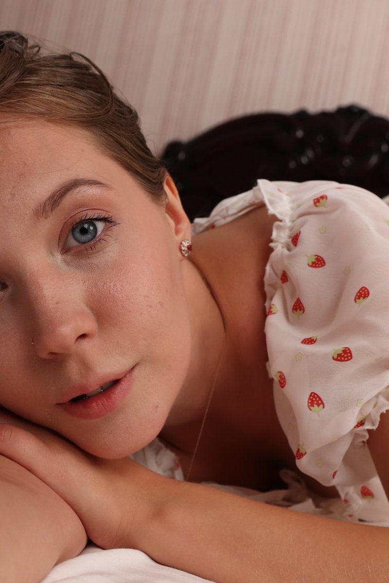 Stasia Si "Trick or Treat" the Pervert Watcher - Screenshot 1 of 4 - Babes