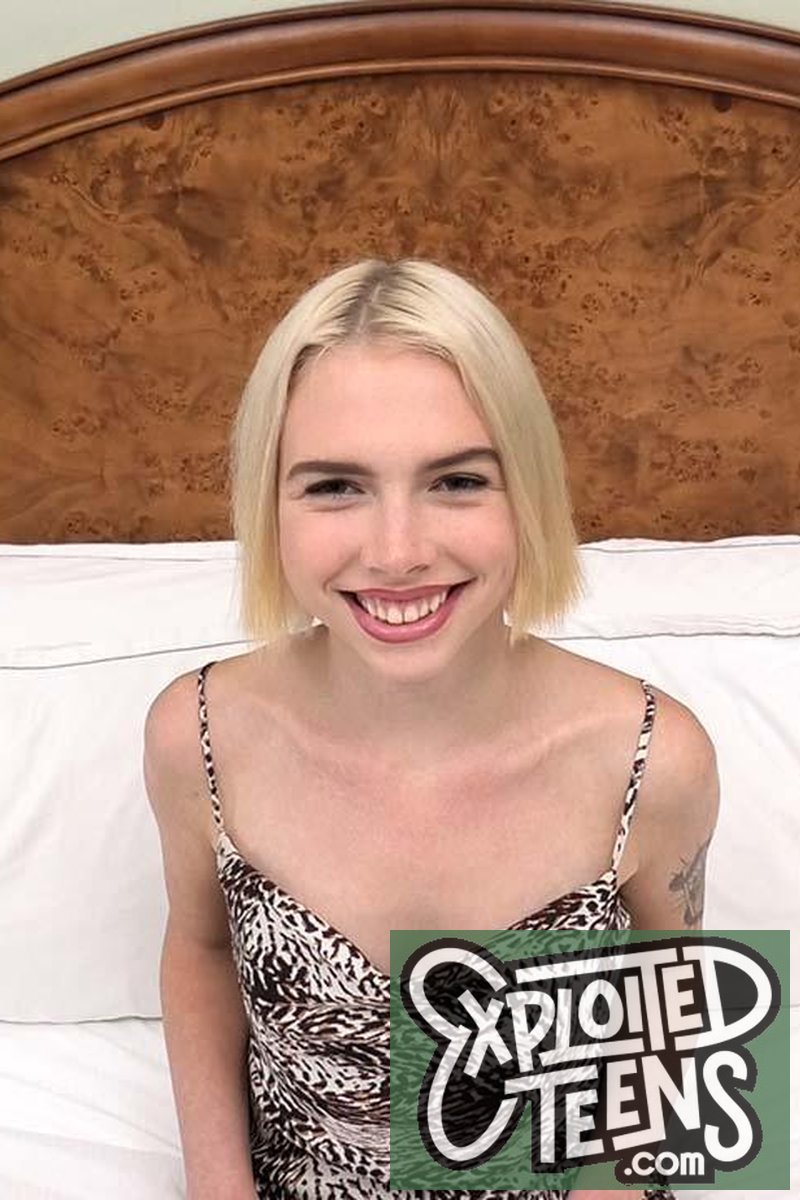 Aurora - Screenshot 1 of 4 - Creampie