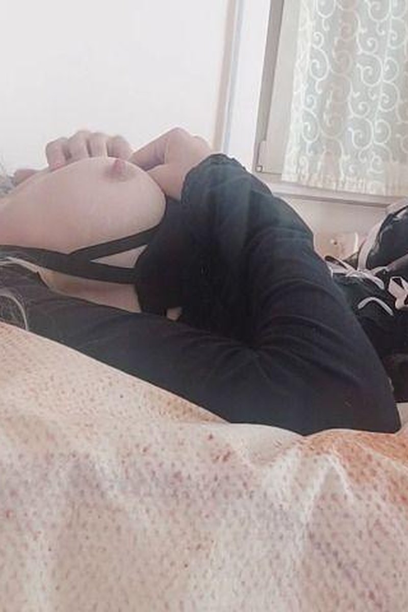 My Step-Mother Relaxes Like This - Screenshot 1 of 4 - Mature (30+)