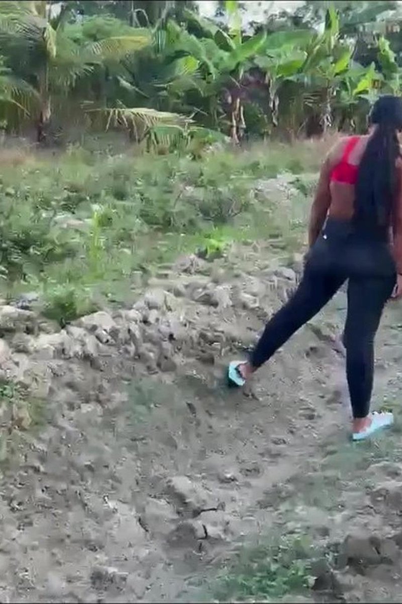 Sorprendo Una Campesina En El Campo Y Le Meto La Verga Directo Al Cono Hasta Inundarla De Semen - Screenshot 1 of 4 - Amateur