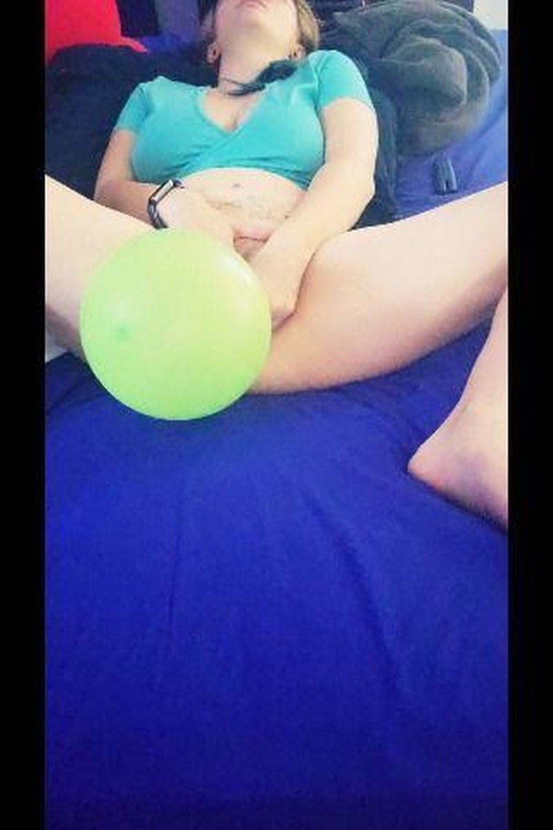 Queef Balloon - Screenshot 1 of 4 - Balloon Fetish