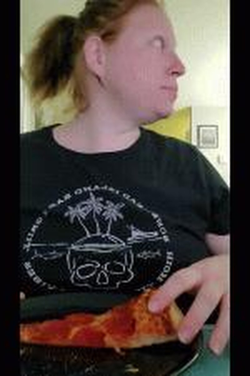 Eating Pizza - Screenshot 1 of 4 - BBW